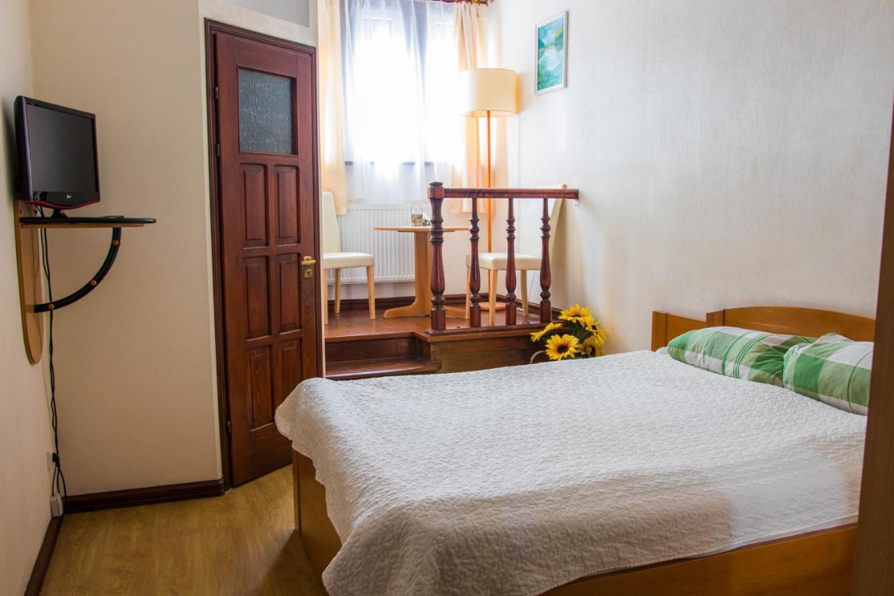 Hotel Daria Dworek Mysliwski Лодзь Екстер'єр фото