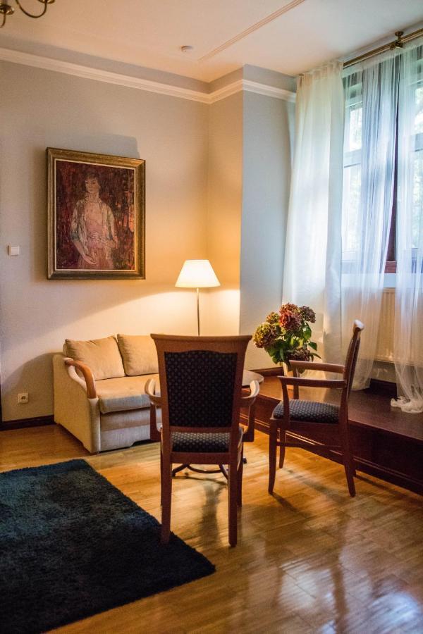 Hotel Daria Dworek Mysliwski Лодзь Екстер'єр фото