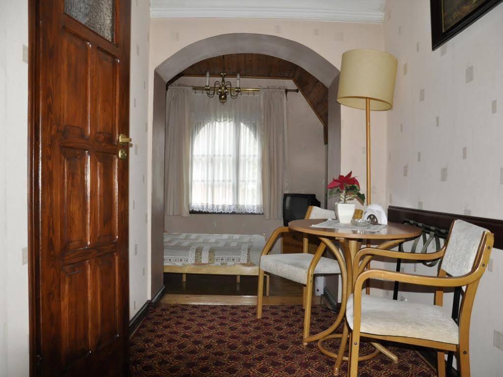 Hotel Daria Dworek Mysliwski Лодзь Екстер'єр фото